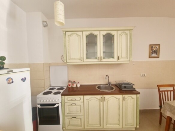 Izdaje se dvosoban namješten stan 68 m² u centru Budve – Vojvodjanska (na duži period)