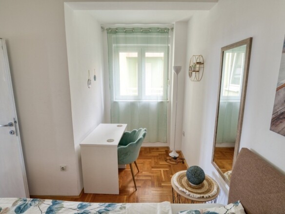 Moderno opremljen jednosoban stan sa pogledom na more , Petrovac-Budva (Izdavanje na period od 01.10.2026 do 01.06.2027)