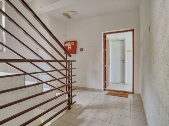 Moderno opremljen jednosoban stan sa pogledom na more , Petrovac-Budva (Izdavanje na period od 01.10.2026 do 01.06.2027)