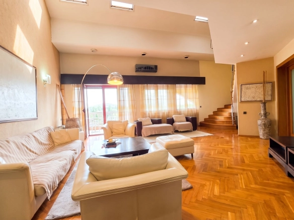 Prodaja luksuznog četvorosobnog namještenog duplex stana 281 m² sa četiri terase – Preko Morače, Podgorica | Moguća kompenzacija za manje stanove u Budvi ili Podgorici