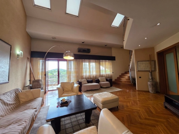 Prodaja luksuznog četvorosobnog namještenog duplex stana 281 m² sa četiri terase – Preko Morače, Podgorica | Moguća kompenzacija za manje stanove u Budvi ili Podgorici