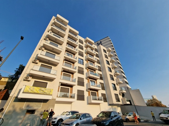 Moderno opremljen jednosoban stan sa parking mjestom ,Bečići (na period do 01.06.2025)
