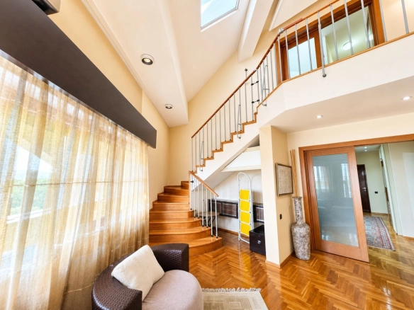 Prodaja luksuznog četvorosobnog namještenog duplex stana 281 m² sa četiri terase – Preko Morače, Podgorica | Moguća kompenzacija za manje stanove u Budvi ili Podgorici