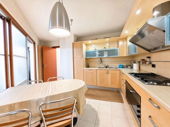 Prodaja luksuznog četvorosobnog namještenog duplex stana 281 m² sa četiri terase – Preko Morače, Podgorica | Moguća kompenzacija za manje stanove u Budvi ili Podgorici