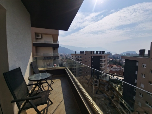 Izdavanje jednosobnog  stana 44 m² sa pogledom na more i garažnim mjestom u kompleksu the old bakery – Budva (na period od 01.10.2026 do 01.06.2027)