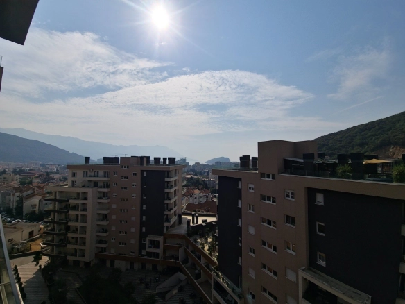 Izdavanje jednosobnog  stana 44 m² sa pogledom na more i garažnim mjestom u kompleksu the old bakery – Budva (na period od 01.10.2026 do 01.06.2027)