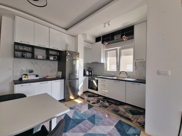 Izdavanje jednosobnog  stana 44 m² sa pogledom na more i garažnim mjestom u kompleksu the old bakery – Budva (na period od 01.10.2026 do 01.06.2027)