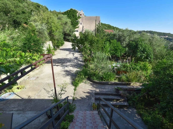 Izdavanje dvosobnog stana sa pogledom na more-Budva, Prijevor (na duži period)