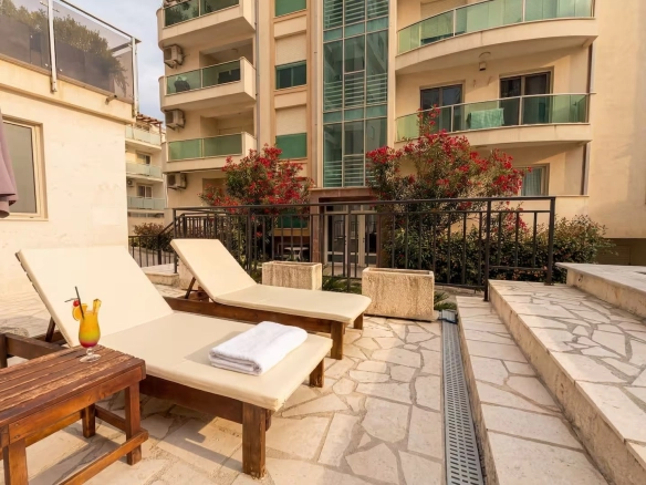 Moderno opremljen studio apartman u kompleksu sa bazenom -Bečići (Izdavanje na period do 01.06.2027)
