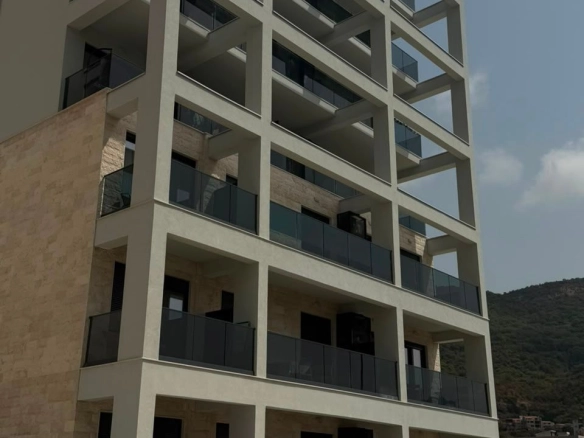 Moderno opremljen studio apartman 28m2-Bečići (Izdavanje na period do 01.06.2027)