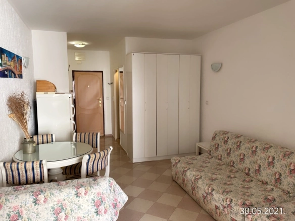Izdavanje opremljene garsonjere 29 m² – Bečići | 200 m od plaže, dugoročni najam