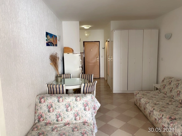 Izdavanje opremljene garsonjere 29 m² – Bečići | 200 m od plaže, dugoročni najam