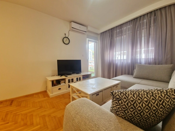 Izdavanje dvosobnog stana 69m² sa garažnim mjestom–Budva, Rozino (dugoročno izdavanje)