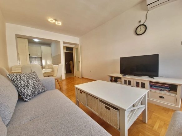 Izdavanje dvosobnog stana 69m² sa garažnim mjestom–Budva, Rozino (dugoročno izdavanje)