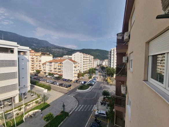 Izdavanje dvosobnog stana 69m² sa garažnim mjestom–Budva, Rozino (dugoročno izdavanje)