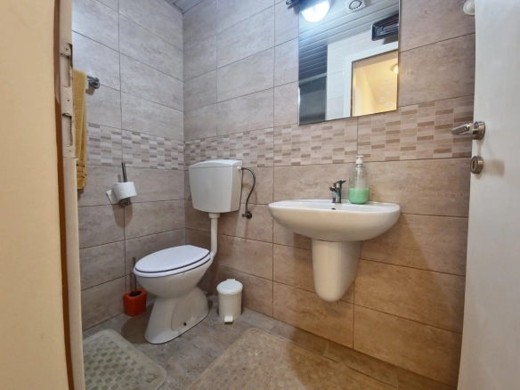 Izdavanje dvosobnog stana 69m² sa garažnim mjestom–Budva, Rozino (dugoročno izdavanje)
