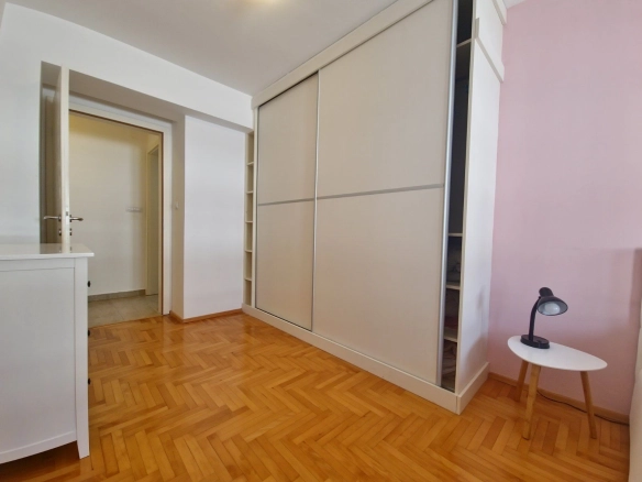 Izdavanje dvosobnog stana 69m² sa garažnim mjestom–Budva, Rozino (dugoročno izdavanje)