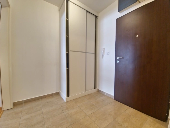 Izdavanje dvosobnog stana 69m² sa garažnim mjestom–Budva, Rozino (dugoročno izdavanje)