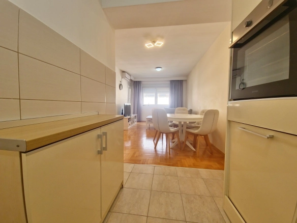 Izdavanje dvosobnog stana 69m² sa garažnim mjestom–Budva, Rozino (dugoročno izdavanje)