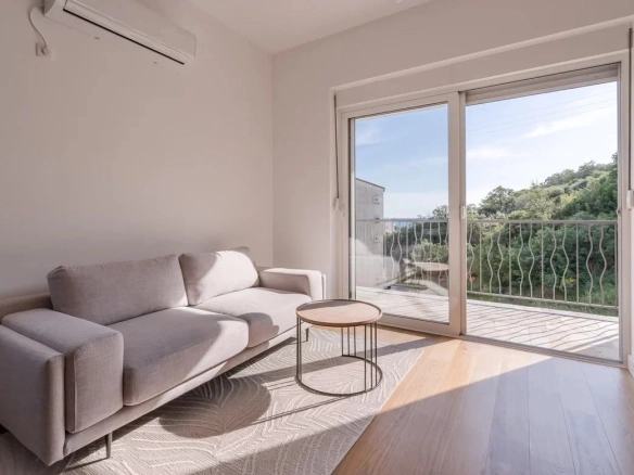 Izdavanje dvosobnog stana 60 m² sa garažnim mjestom– Pržno, Budva (izdavanje na duži period)