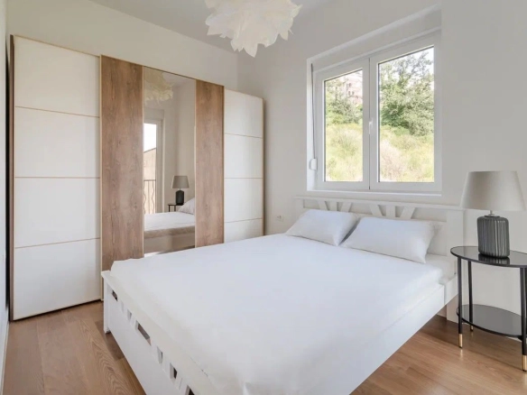 Izdavanje dvosobnog stana 60 m² sa garažnim mjestom– Pržno, Budva (izdavanje na duži period)