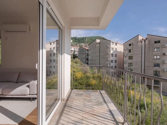 Izdavanje dvosobnog stana 60 m² sa garažnim mjestom– Pržno, Budva (izdavanje na duži period)