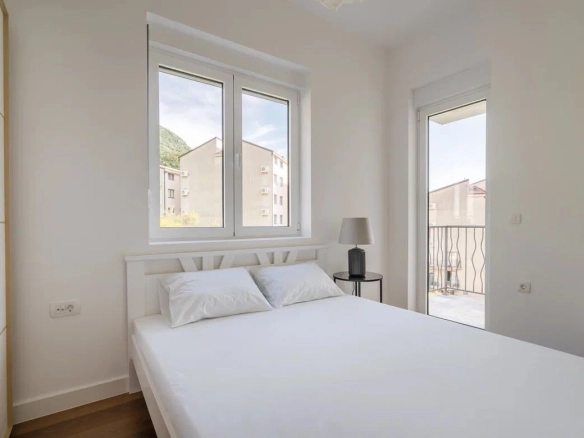 Izdavanje dvosobnog stana 60 m² sa garažnim mjestom– Pržno, Budva (izdavanje na duži period)