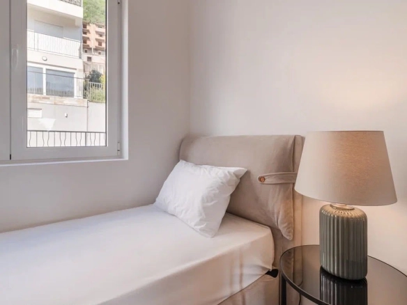 Izdavanje dvosobnog stana 60 m² sa garažnim mjestom– Pržno, Budva (izdavanje na duži period)