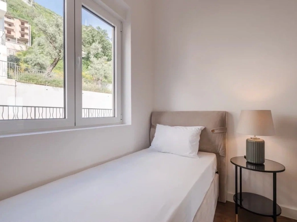 Izdavanje dvosobnog stana 60 m² sa garažnim mjestom– Pržno, Budva (izdavanje na duži period)