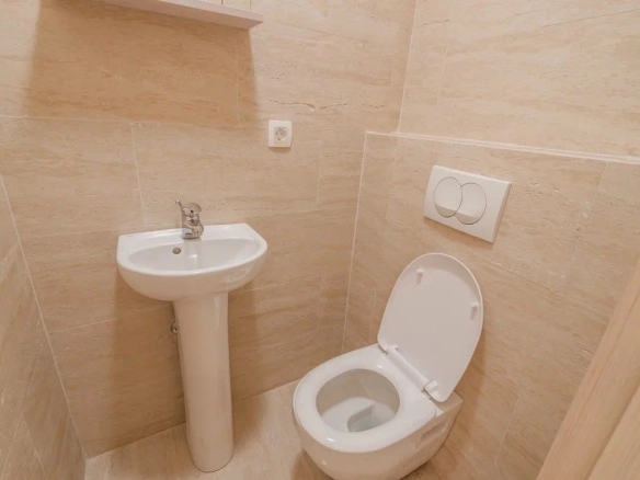 Izdavanje dvosobnog stana 60 m² sa garažnim mjestom– Pržno, Budva (izdavanje na duži period)