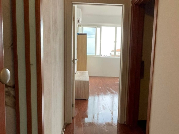 Prodaja dvosobnog stana 55 m² sa pogledom na more i grad – Lazi, Budva