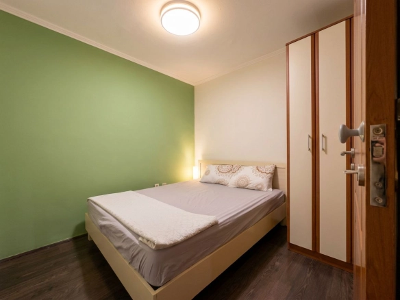 Prodaja dvosobnog stana 55 m² sa pogledom na more i grad – Lazi, Budva