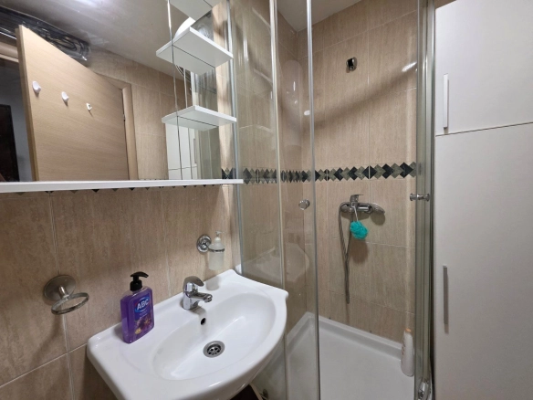 Prodaja namještenog stana 37 m² – Centar Podgorice, 500 m od hotela Hilton