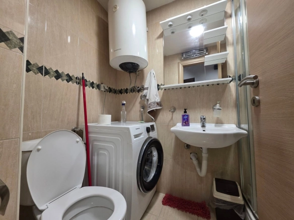 Prodaja namještenog stana 37 m² – Centar Podgorice, 500 m od hotela Hilton