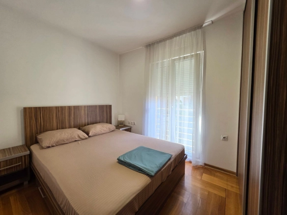 Prodaja namještenog stana 37 m² – Centar Podgorice, 500 m od hotela Hilton