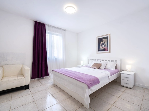 Izdavanje namještenog dvosobnog stana 100 m² – Lastva Grbaljska, Kotor (na duži period)