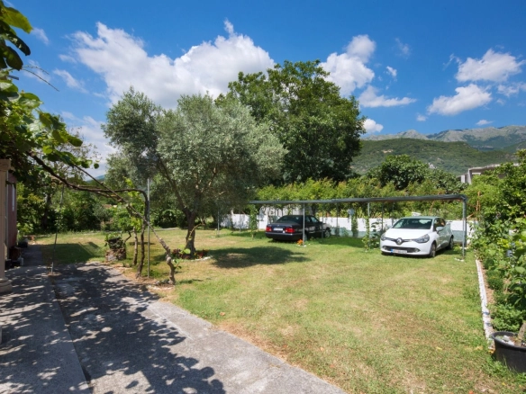 Izdavanje namještenog dvosobnog stana 100 m² – Lastva Grbaljska, Kotor (na duži period)