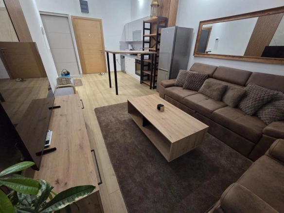 Izdavanje luksuznog dvosobnog penthouse stana 70 m²  sa velikom terasom – The Old Bakery, Budva  (izdavanje na duži period)