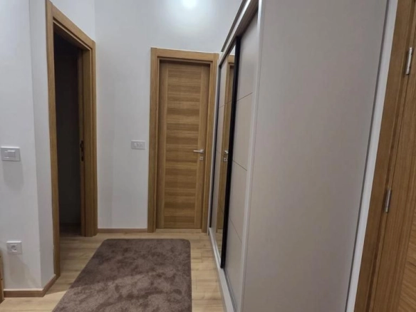 Izdavanje luksuznog dvosobnog penthouse stana 70 m²  sa velikom terasom – The Old Bakery, Budva  (izdavanje na duži period)