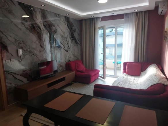 Izdavanje luksuznog dvosobnog penthouse stana 70 m²  sa velikom terasom – The Old Bakery, Budva  (izdavanje na duži period)
