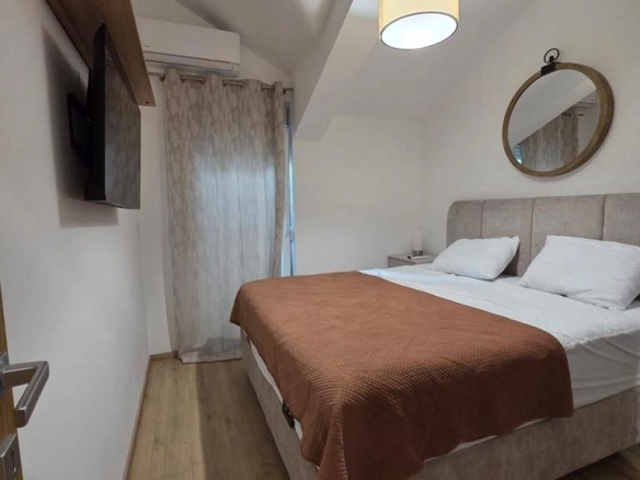 Izdavanje luksuznog dvosobnog penthouse stana 70 m²  sa velikom terasom – The Old Bakery, Budva  (izdavanje na duži period)