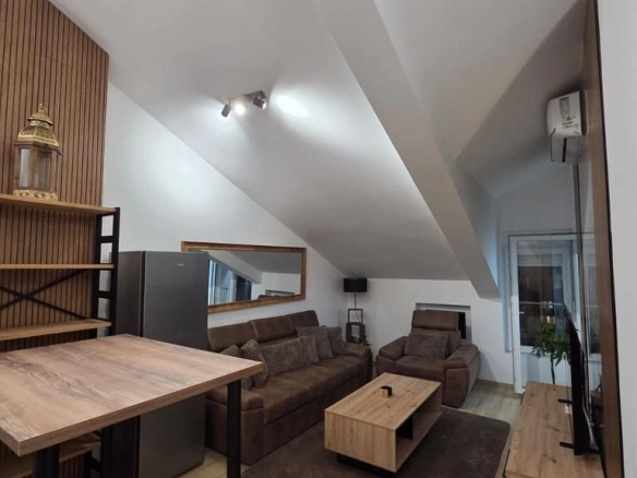 Izdavanje luksuznog dvosobnog penthouse stana 70 m²  sa velikom terasom – The Old Bakery, Budva  (izdavanje na duži period)