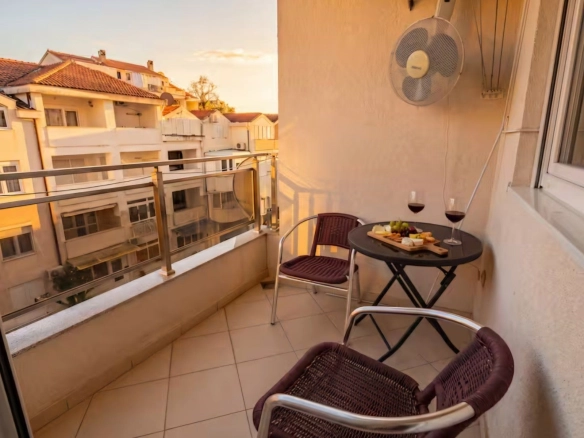 Izdavanje jednosobnog stana 40 m² sa garažnim mjestom – Bečići (na period do 01.07.2027.)