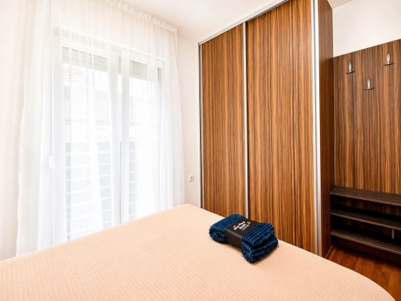 Prodaja namještenog stana 37 m² – Centar Podgorice, 500 m od hotela Hilton