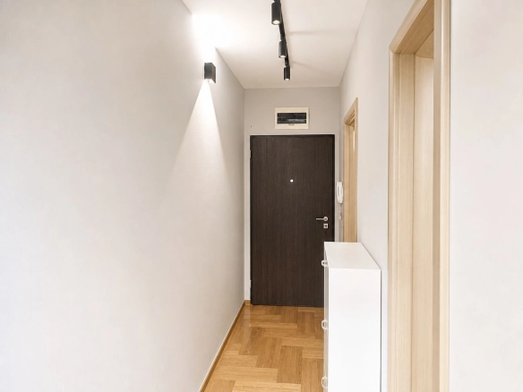 Prodaja namještenog stana 37 m² – Centar Podgorice, 500 m od hotela Hilton