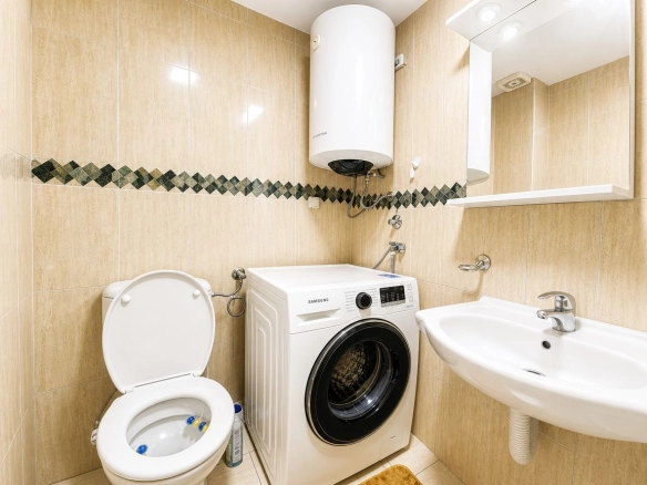 Prodaja namještenog stana 37 m² – Centar Podgorice, 500 m od hotela Hilton