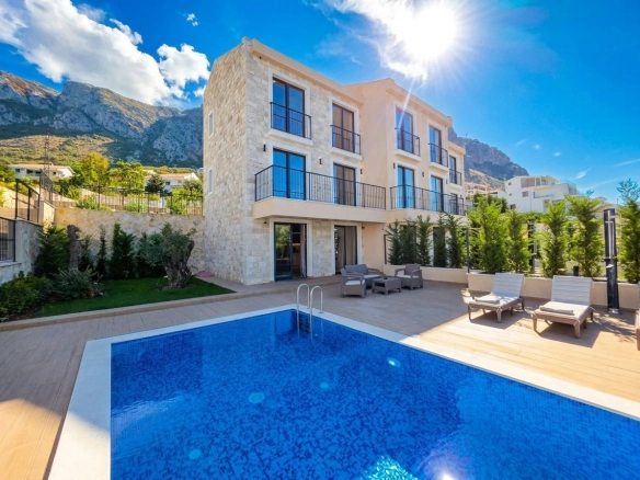 Townhouse luksuzna vila  sa bazenom, garažom i panoramskim pogledom na more – Blizikuće, Budvanska rivijera (izdavanje na duži period)