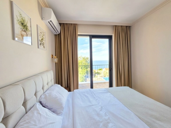 Townhouse luksuzna vila  sa bazenom, garažom i panoramskim pogledom na more – Blizikuće, Budvanska rivijera (izdavanje na duži period)