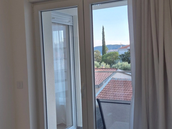 Izdavanje jednosobnog stana 43m2 -Podkošljun, Budva (izdavanje na duži period)