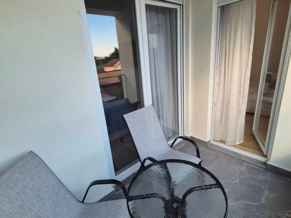 Izdavanje jednosobnog stana 43m2 -Podkošljun, Budva (izdavanje na duži period)